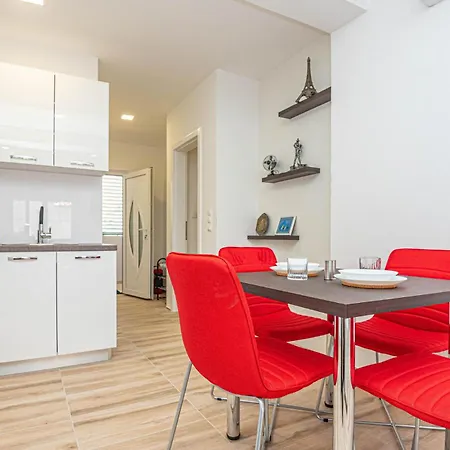 Stunning In Apartment *