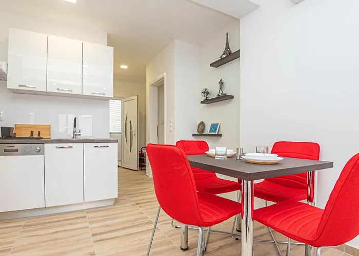 Stunning In Apartment *